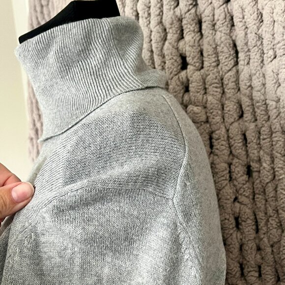 Joe Fresh Heather Grey Knit Turtleneck Sweater Size Medium - Picture 3 of 7
